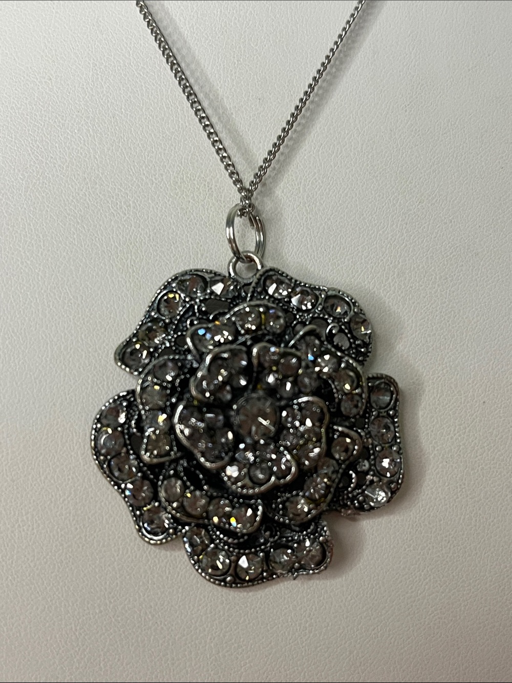 Vintage-Style Silver Crystal Flower Pendant Necklace